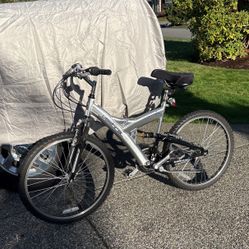 Vertical Pk7 Bicycle Mountain 26” . Rebound Suspension 