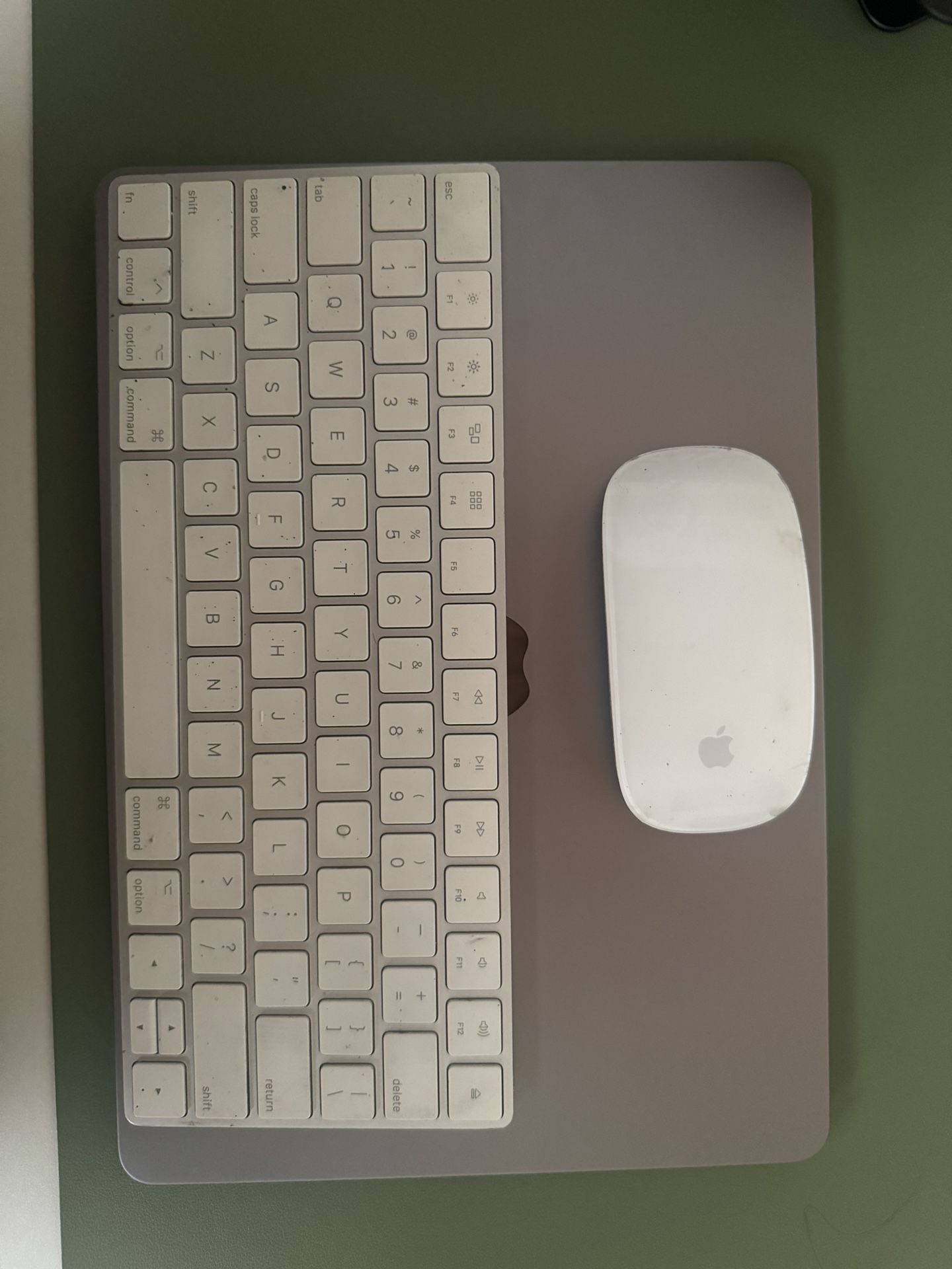 2024 Macbook Air (Apple Keyboard + Mouse)