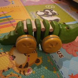 Wooden Alligator Sensory Toy For Young Baby