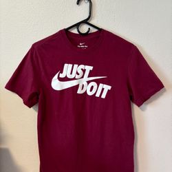 Womens Nike Tee