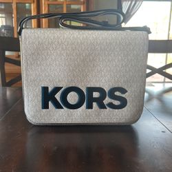 Micheal Kors Mens Messenger/laptop Bag