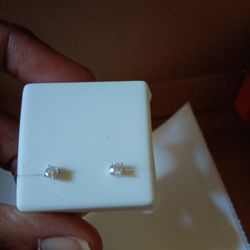 925 Sterling Silver Moisssanite Studs