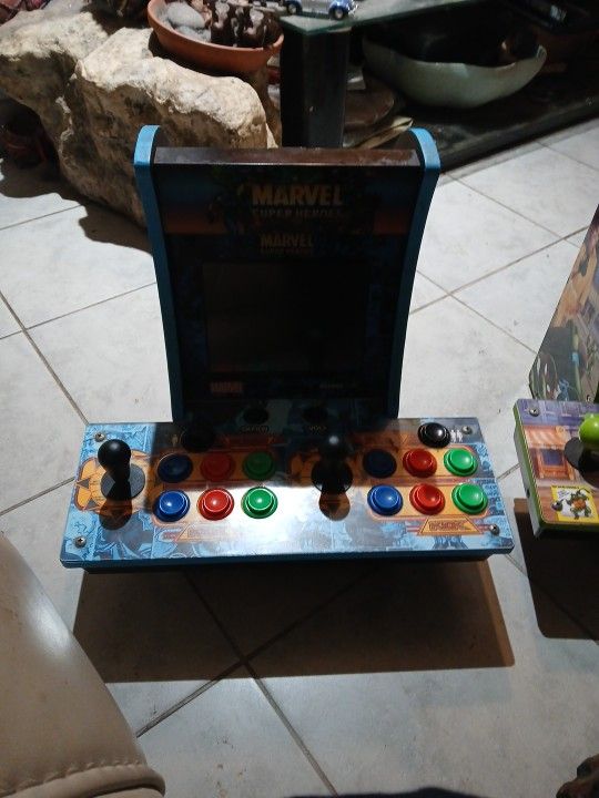 Marvel Superheroes Arcade One Up Game And Console