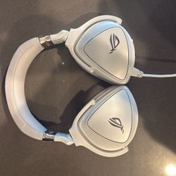 ASUS ROG Strix Go Core gaming headphones