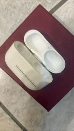 Pre-Owned Apple AirPods Pro 2nd Generation (Lightning) Replacement Charging Case (A2700)