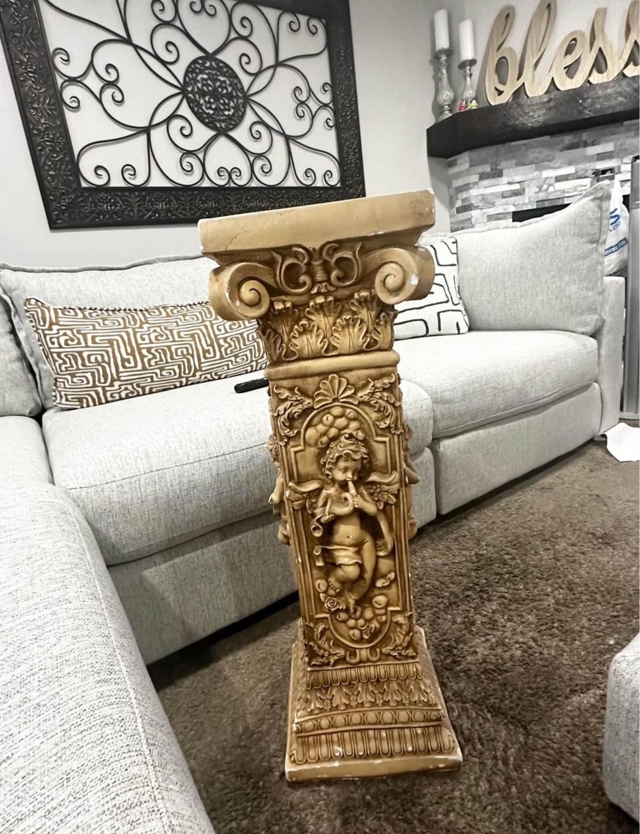 Cherub angel Pillar