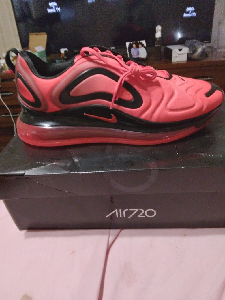 Nike Air Max 720s Size 11.5