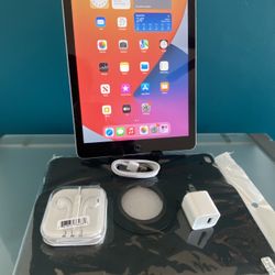 Apple iPad Air 2 – 64GB – 9.7” Retina – Touch ID – w/ Case & New Accessories