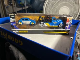 Maisto - Design - Volkswagen Beetle and Tow Truck Set