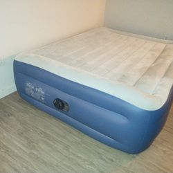 Intex 18" Pillow Rest Queen Air Mattress w/Internal Pump