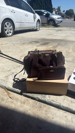 Coach with wallet very beautiful