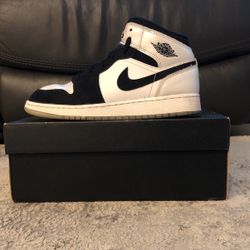 Air Jordan 1 MID SE Diamond Shorts SIZE 6Y