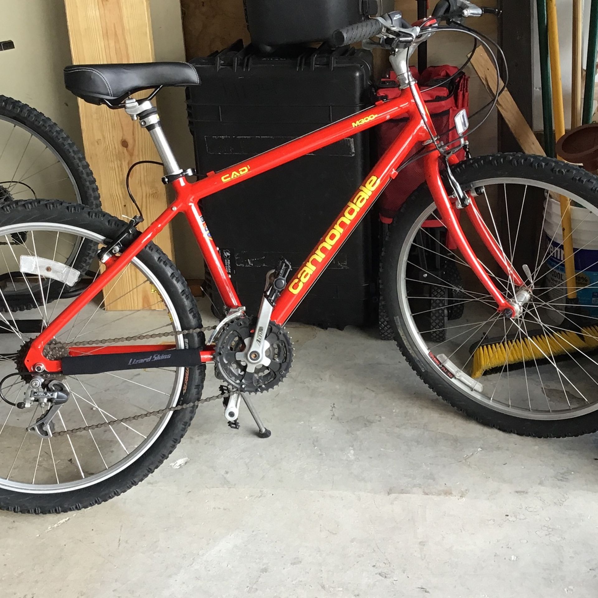 Mens Mountain Bike M300 CANNONDALE CAD1 16 inch Frame Made USA for