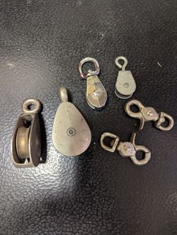 Pullies And Lock Hooks 