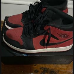 ‘Reverse Bred’ Air Jordan I (Mid) Size 10.5 Like New