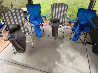 4 like new beach chairs