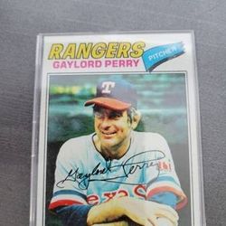 1977 Topps Gaylord Perry #152 Baseball Card mint in plastic