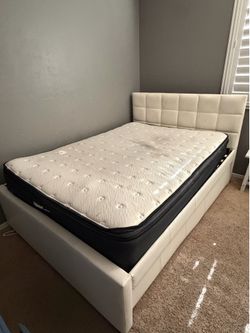 Full size tandem bed with a twin size below it