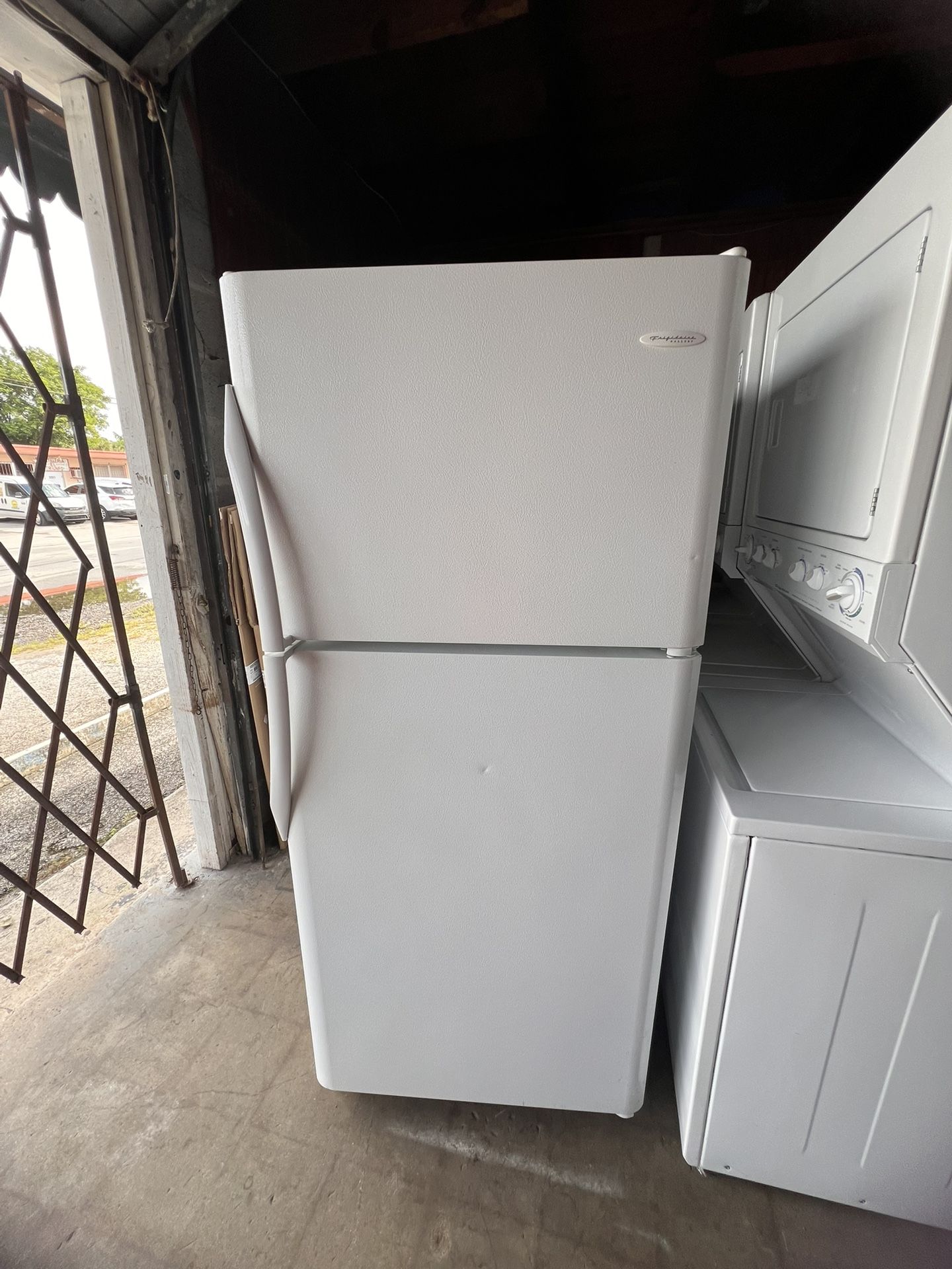 Frigidaire Used Top Freezer Refrigerator White 30”