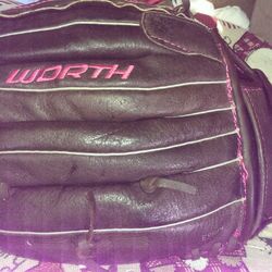 YOUTHS 11.5 " WORTH STORM FASTPITCH SOFTBALL GLOVE