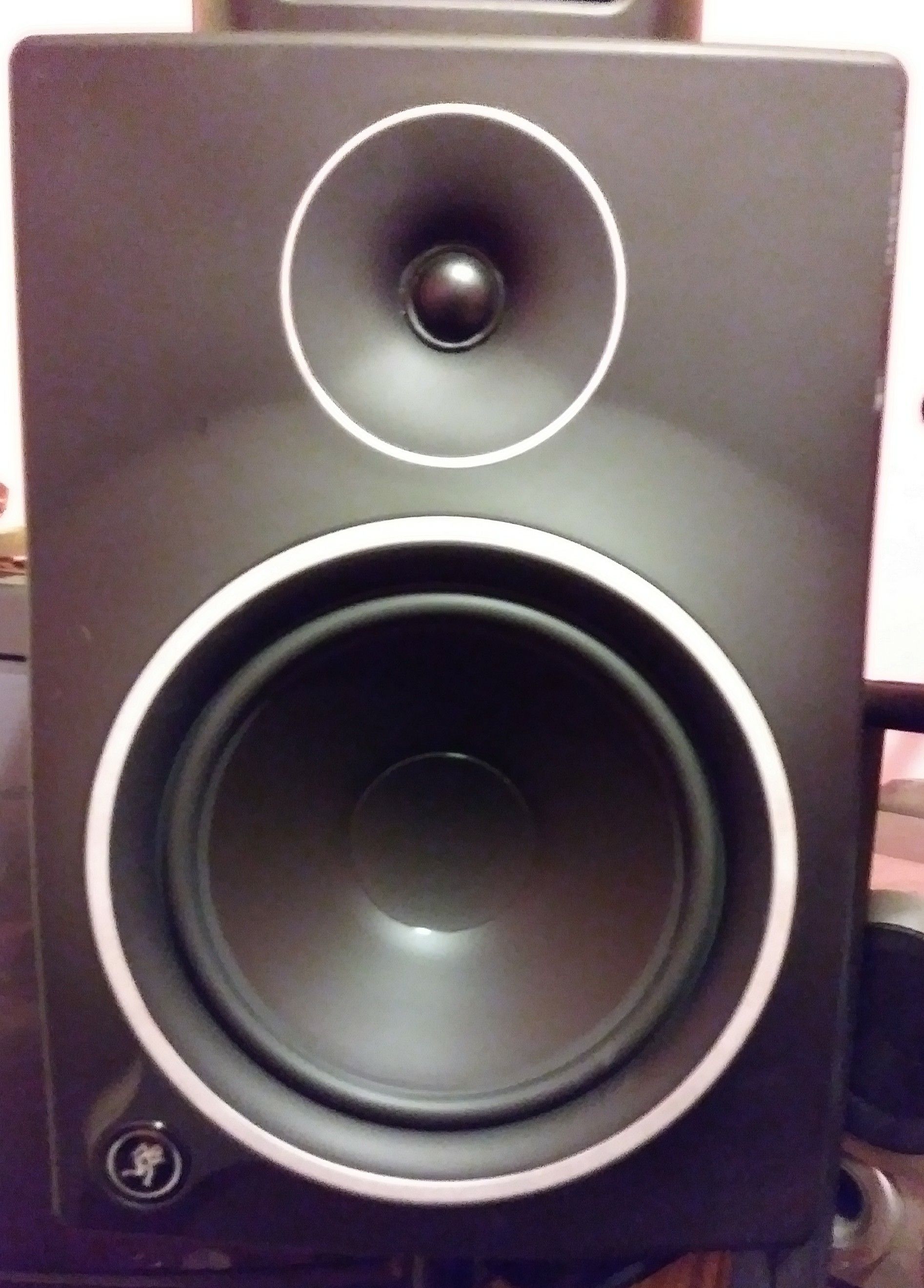 2 Mackie Mr 8s 8 inch studio monitors