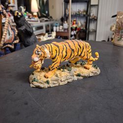 World Wildlife Fund Collection Bengal Tigress Carrying Her Cub 7"L X 3"H