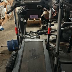 ProForm XT 70 treadmill console featuring an Intermix Acoustics 2.0 sound