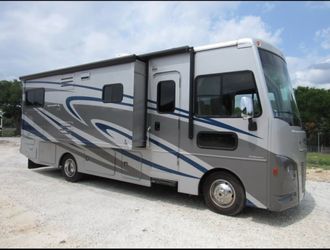 2017 Winnebago Vista LX (27n)