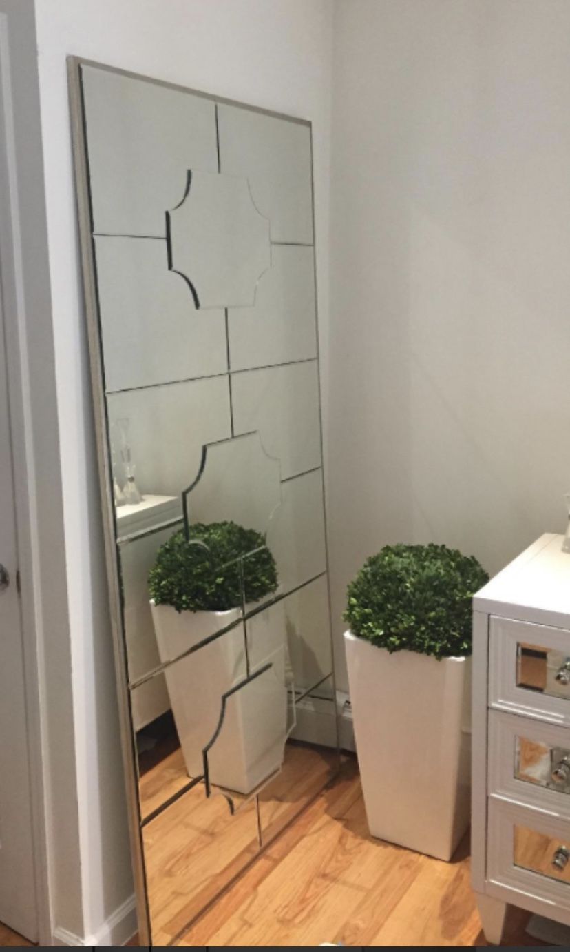 Z Gallerie Simplicity Leaner Mirror