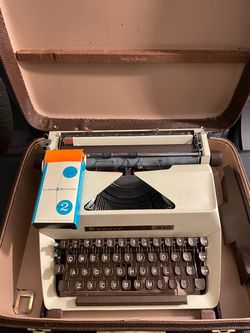 Facit 1620 Portable Typewriter with Case