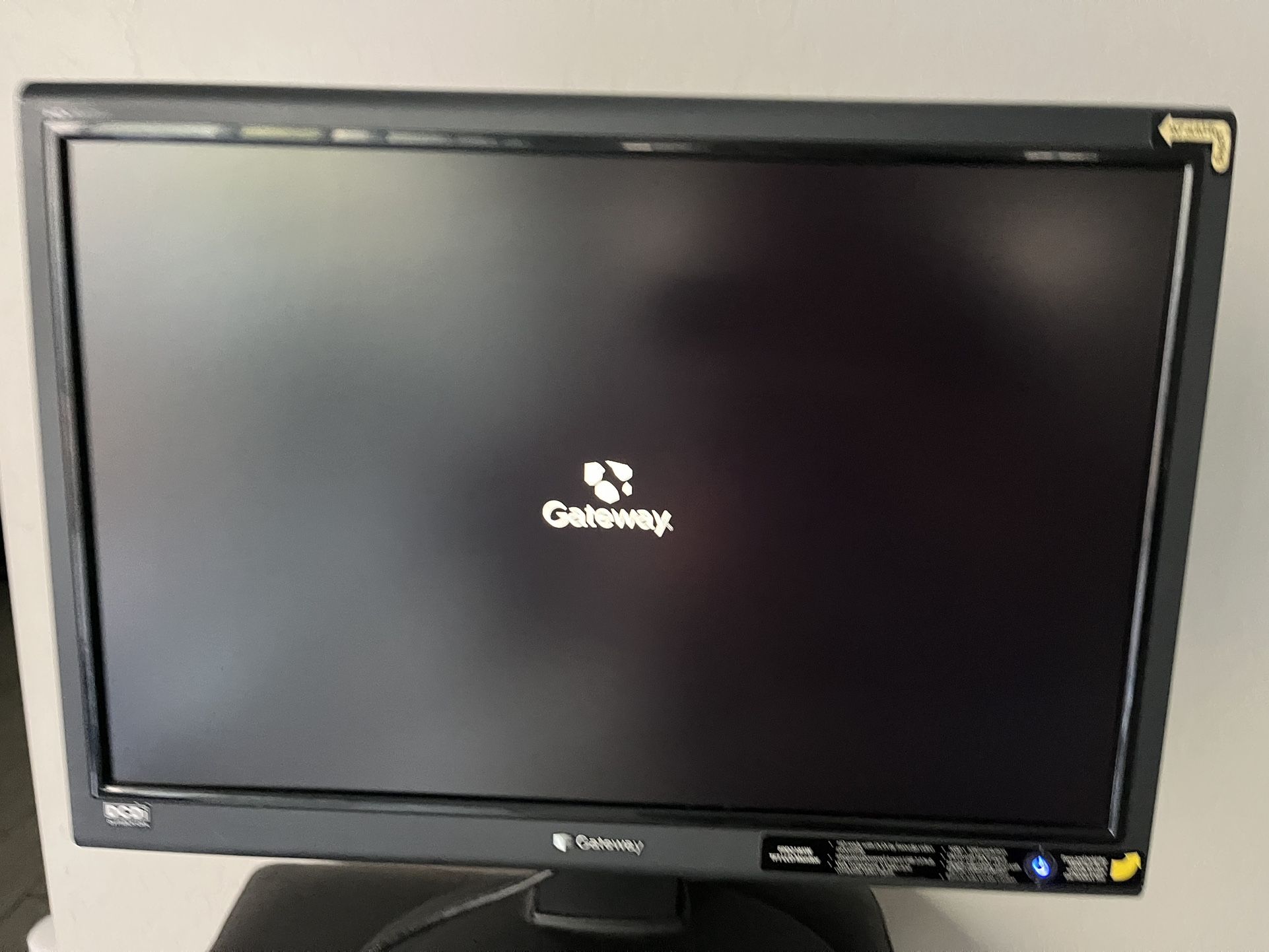 Gateway 21” LCD/HD Widescreen TV/ PC Monitor