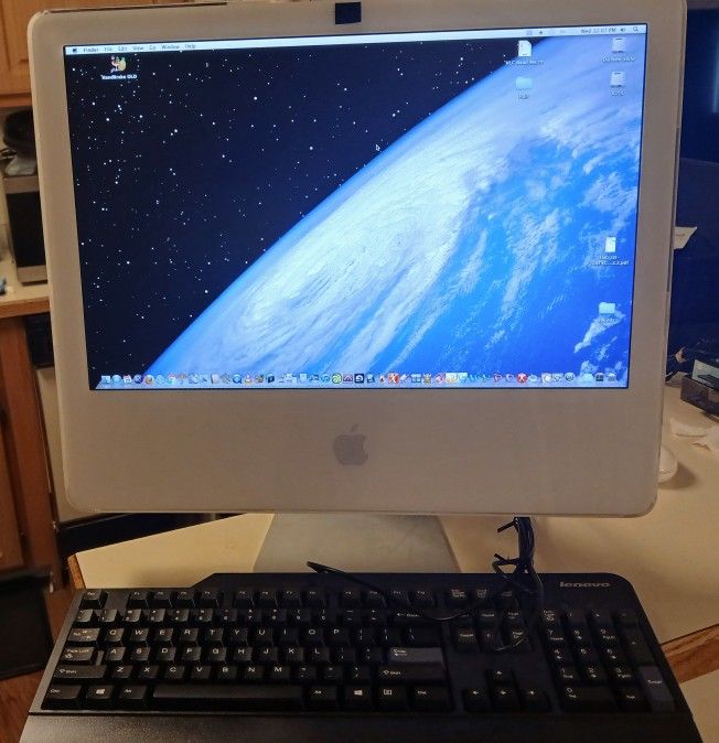 IMac in great condition with mouse, NEW keyboard and Steve Jobs Biography