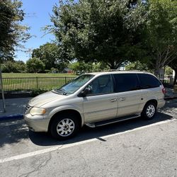 2006 Chrysler Town & Country