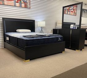Cama Queen de color negro
