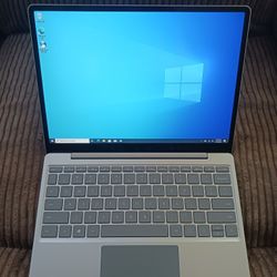 Touchscreen Microsoft Surface 12.4 Inch Laptop Intel Quad Core i5-1035G1 4 GB RAM 64 GB SSD Webcam USB C Port Wi-Fi Bluetooth Windows 10 Professional 