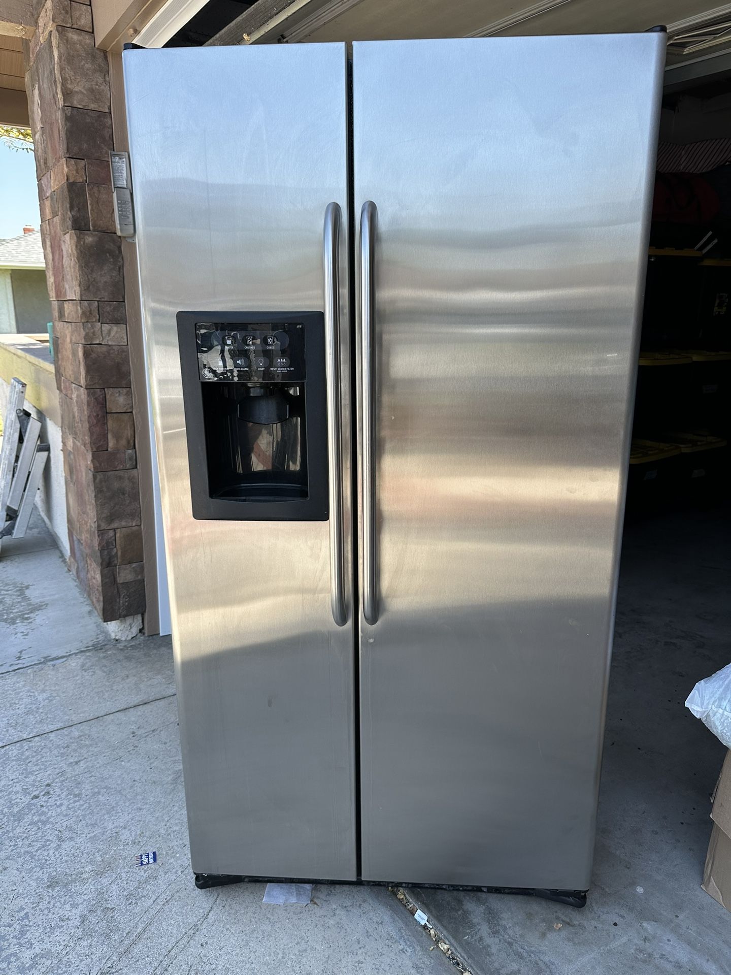 GE Refrigerator