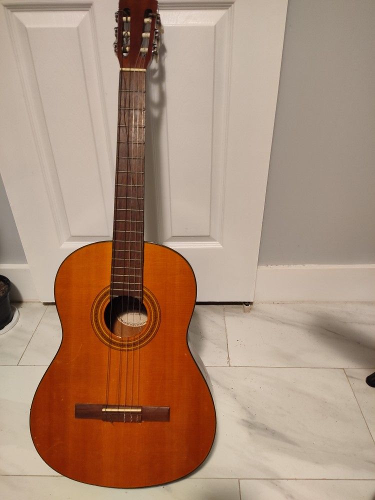  LC025G Classical Acoustic Guitar
