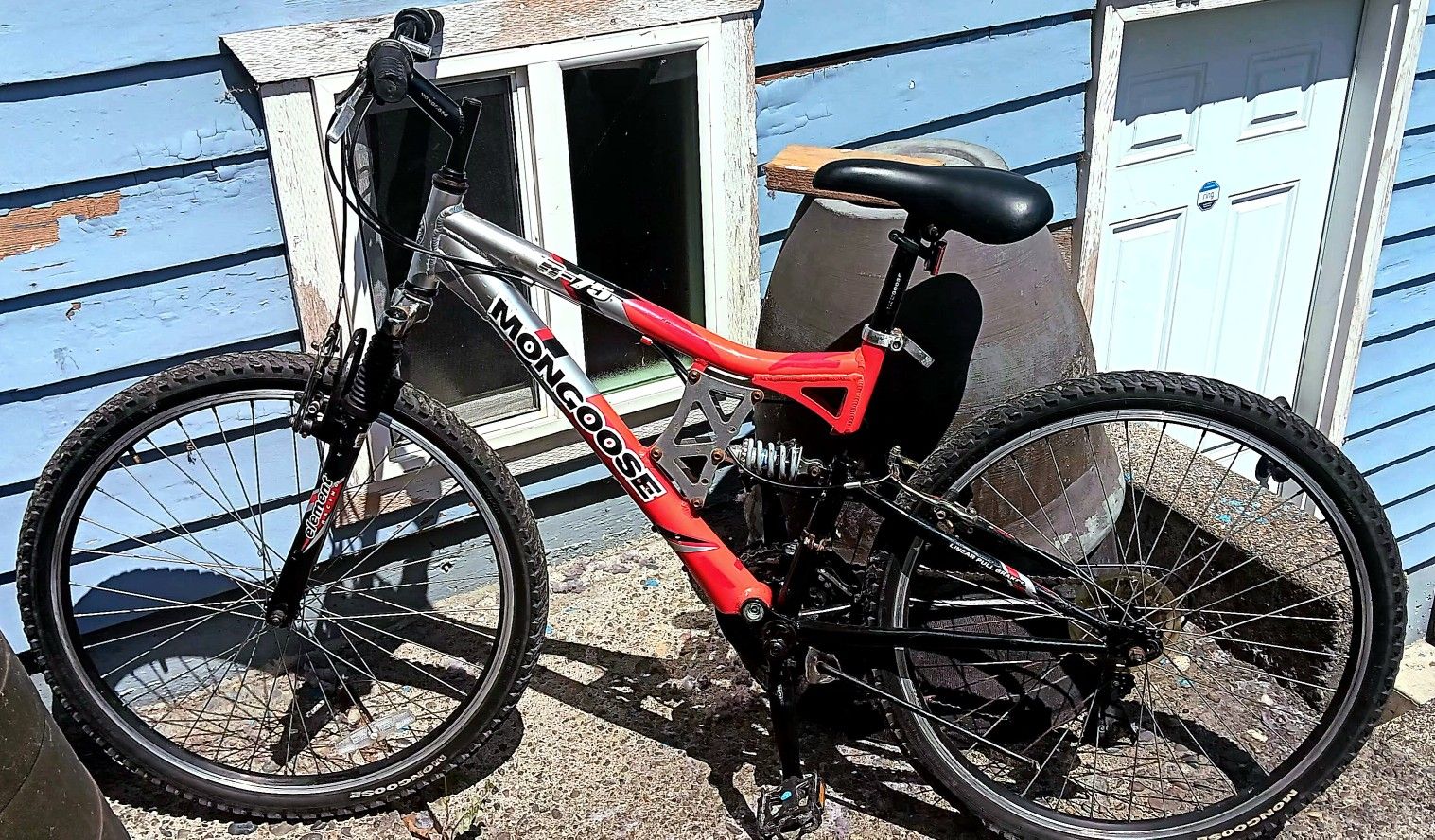 26" Men's Mongoose Xr-75 (black And red)