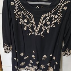 Blusa Negra Bordada.Talla M