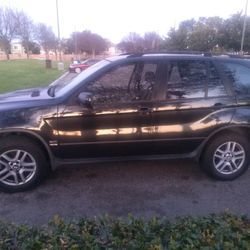 06 BMW X5 3.0i
$4999
Automatic w/optional 5-speed sport shifting on command.
All-wheel drive
Premium leather seats (excellent condition)
Plus a