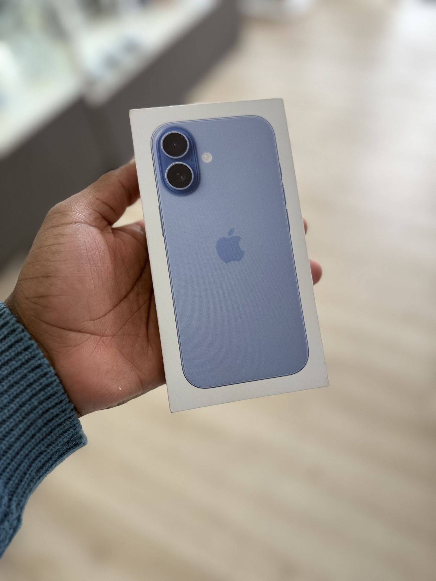 17 256GB UNLOCKED SEALED 