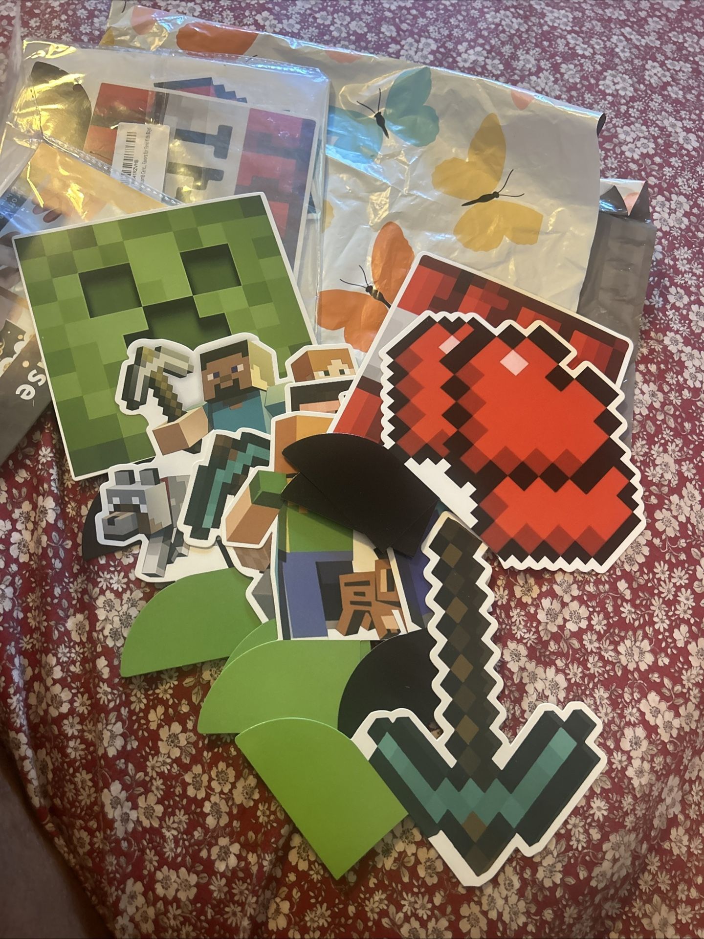 Mincraft pixel 24 count honeycomb centerpiece for birthday party