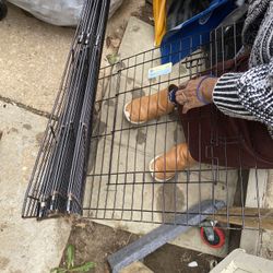 SMALL DOG WIRED KENNEL WITH MAT