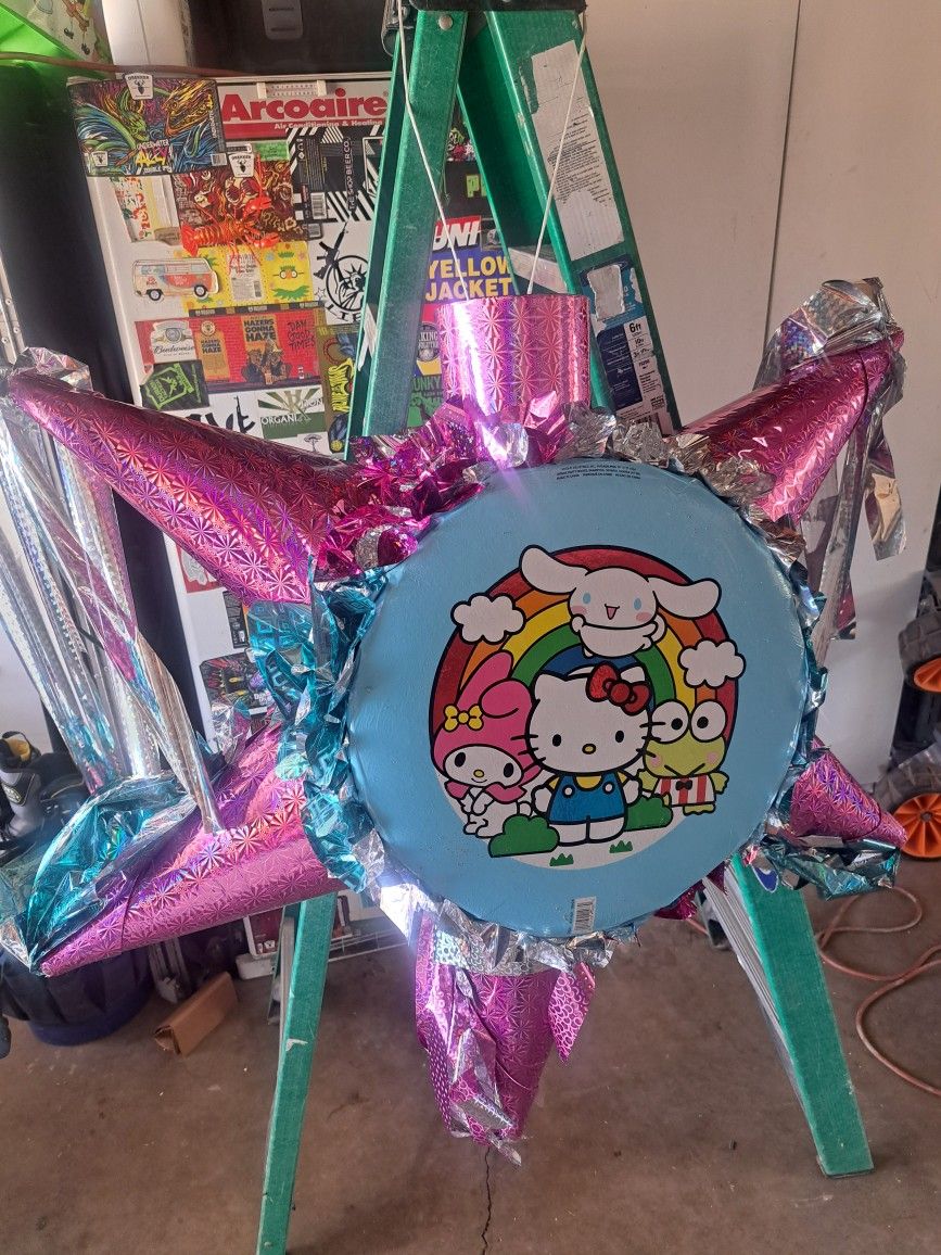Hello Kitty Piñata