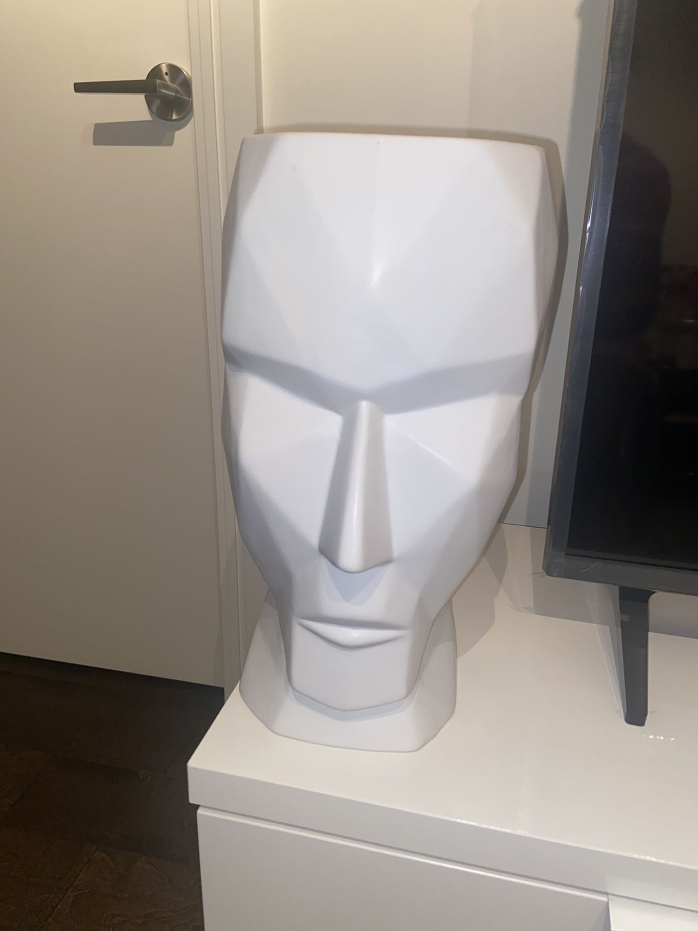 Home decor white statue modern vase