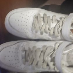 NIKE SHOES (Like Brand New)