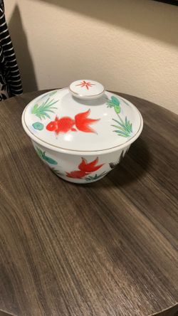 Porcelain Serving Bowl With Lid