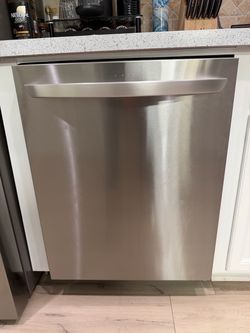LG Smart Stainless Steel Dishwasher – Like New