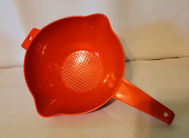 Vintage TUPPERWARE Large 2 Qt. Dark Orange Strainer/Colander