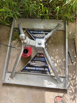 Andersen Ultimate Connection 5th wheel hitch (Lowered Flatbed Mount)